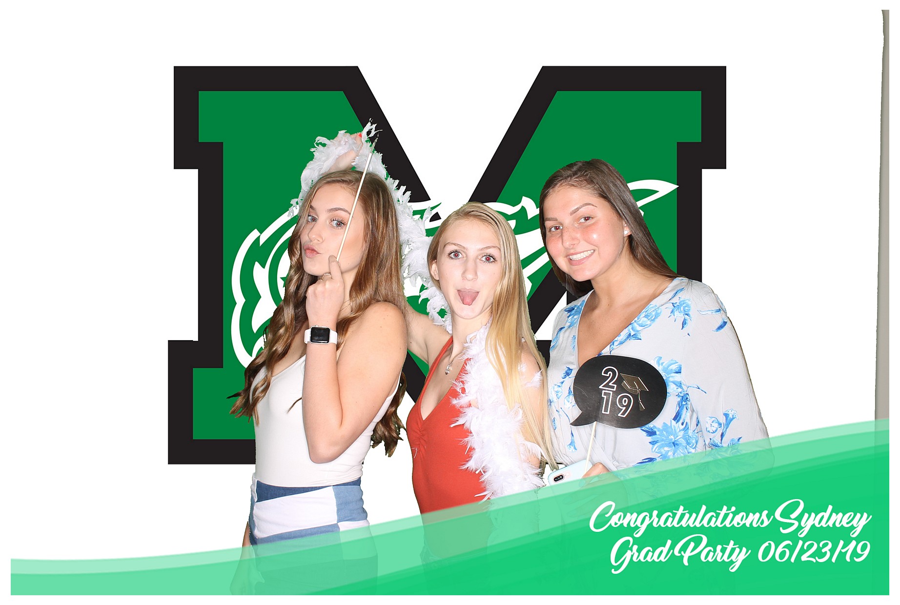 Sydney Grad Party | View more photos from the event at gallery.photoboothcincy.com/u/PhotoBoothCincy/Sydney-Grad-Party